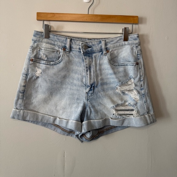American Eagle Distressed Light Wash Jean Shorts – Size 8 (Flawed) - Picture 1 of 8